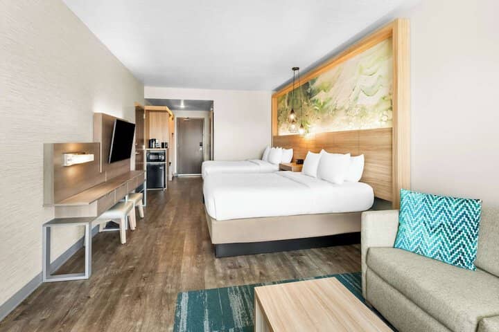 Room 21 of 47